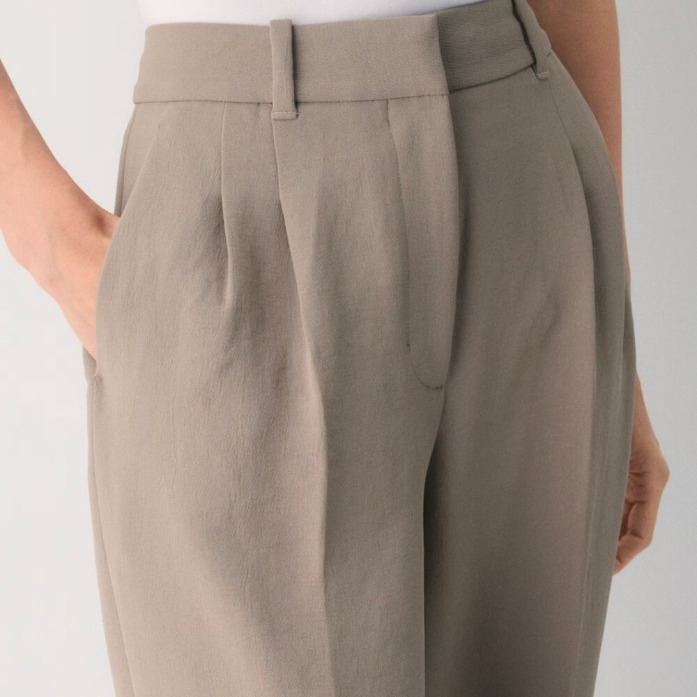 Aritzia Effortless Pant